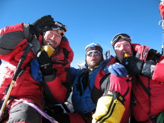 Bjorn Vandewege, Stein Tant en Stef Maginelle op top Mt.Everest